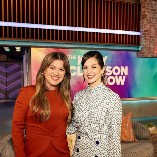 So excited to to be part of the kellyclarksonshow tomorrow! 💖

Below you can find out where/when to watch in your area✨
www.kellyclarksonshow.com/wheretowatch

And thank you to the incredible team who put together this look! I adore you all! 💙✨🤍

Styling highheelprncess 
Make up fionastiles 
Hair hairbypucciarello 
Outfit lorettacaponi 
Shoes dolcegabbana 
Jewelry _jennybird & 8otherreasons 
And my manager bethslg for once again pulled the best team together! ✨

queensland ☀️🧡