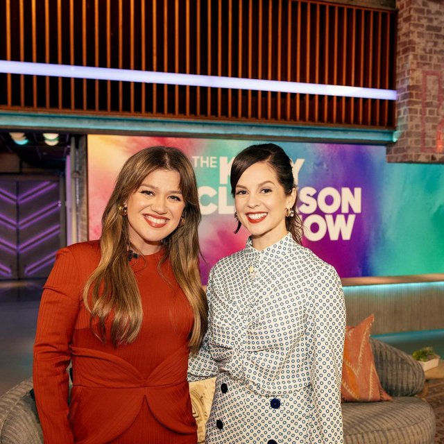 So excited to to be part of the kellyclarksonshow tomorrow! 💖
Below you can find out where/when to watch in your area✨
www.kellyclarksonshow.com/wheretowatch
And thank you to the incredible team who put together this look! I adore you all! 💙✨🤍
Styling highheelprncess
Make up fionastiles
Hair hairbypucciarello
Outfit lorettacaponi
Shoes dolcegabbana
Jewelry _jennybird & 8otherreasons
And my manager bethslg for once again pulled the best team together! ✨
queensland ☀️🧡