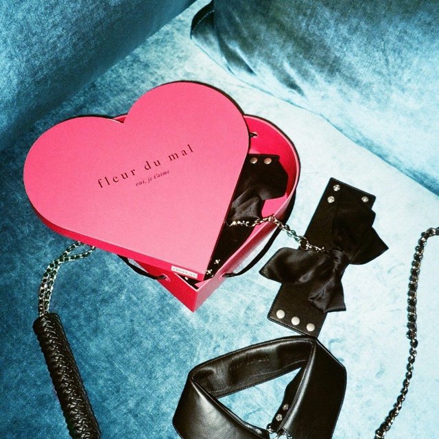 Locked in your heart-shaped box 🖤
Gift it good with our signature heart-shaped gift box (save yours as a goodie box for later) #taptoshop