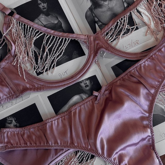 Fringe with benefits, baby
Close-up on the hand-beaded fringe details of our Beaded Fringe Ouvert Bra, with open cups & stunning silk-covered straps #taptoshop