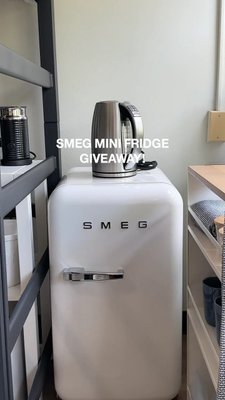 Play SMEG FAB 5 Cream Mini Right-Hinge Refrigerator - video 0 of 0