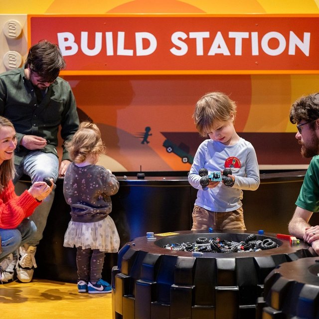 Checkout these 3️⃣ Must-Do's this summer at your local LEGOLAND Discovery Center☀️

1️⃣ Build at one of our PLAY ZONES 🧱
2️⃣ Ride one of the attractions 🎟️
3️⃣ Meet a Master Model Builder👋

Click the 🔗 in bio to learn more about the summer fun that your local LEGOLAND Discovery Center has to offer!