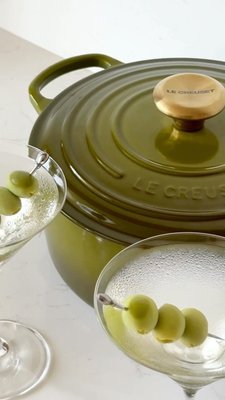 Play Le Creuset ® Sea Salt 6.75-Qt. Round Wide Dutch Oven - video 0 of 1