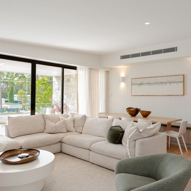 A palette of calm featuring the Sorrento sofa 🤍☁️🍃 now 20% off!
📸 @viridis_jervisbay

#airbnb #stays #propertystyling #weekendgetaway