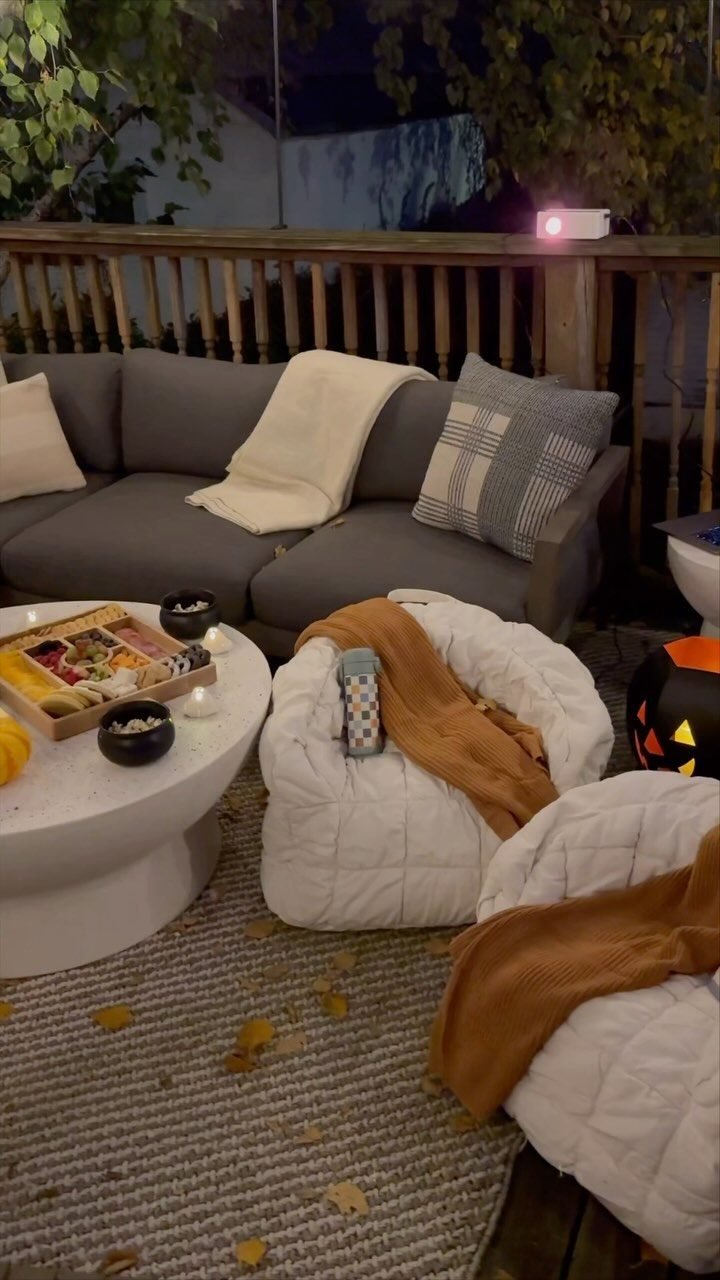 Crate & Barrel Cayden Pouf クッション Crate & Barrel Cayden Pouf クッション