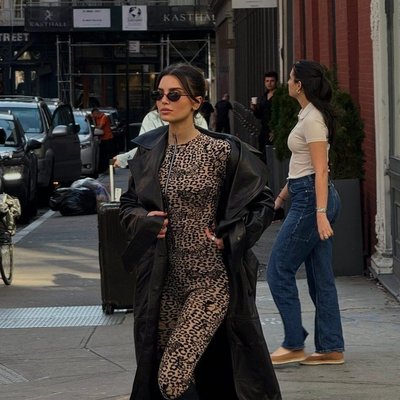 Who is this diva!? 👑
#Fleurfatale with @nataliedemilo in our Moto Leather Trench Coat & Knit Catsuit #taptoshop