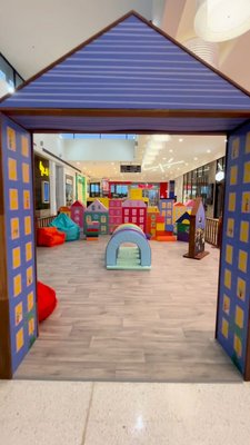 Welcome to our new ‘Moonee Neighbourhood’ where families can come together to create unforgettable experiences 📚🌈☺️

This space has been designed as a place for families to visit while doing their shopping in the centre.

In addition, the space will host a full family program of fun. Stay tuned for more details!