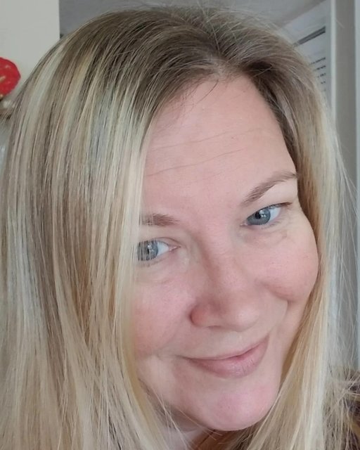 Dark Champagne Blonde Hair Dye Kit | Sicily Blonde 8NGV | Madison Reed