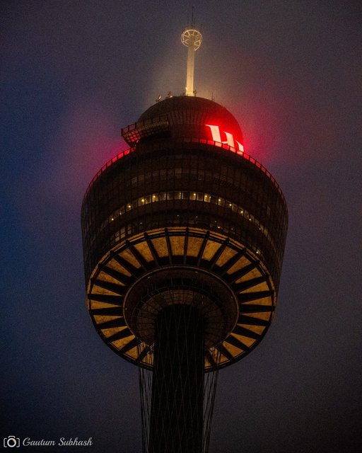 Sydney Tower Eye through the clouds; certainly gave off a Gotham vibe. 
Shot on #nikonz50
.

.
.
.

.
#nikon #sydney #sydneytowereye #sydneytower #urban #urbanphotography #cityscape #city #gotham #thebatman #batman #nikonaustralia #visitnsw #australia