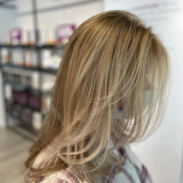 Dark Neutral Blonde Hair Dye Kit | Tivoli Blonde 8N | Madison Reed