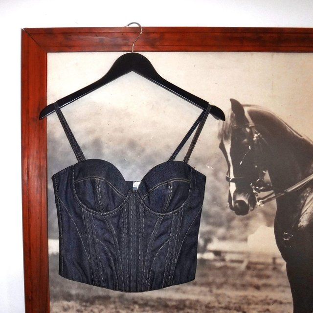 Need a lift? 🏇
Denim Bustier Top and matching Denim Flare Pant are here—crafted to support & snatch.