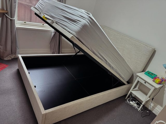 ALINA Tapered Gas Lift Bed