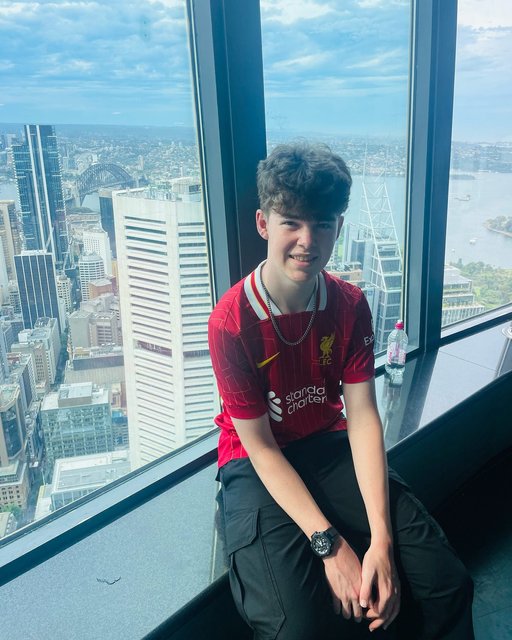 Afternoon with Alex up the Sydney Tower Eye. What a great way to see the city and all of its wonderful scenery🤩🎉🎉🎉 #sydneytowereye #sydneytower #darlingharboursydney #circularquaysydney 
#aquafitness #sydneycity #sydneyviews #aquafitnessinstructor #thingstodoinsydney 
#groupfitnessinstructor #sydneycity 
#kiwisinaussie #supervisor #ilovesydney #ilovensw sydneytowereye