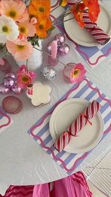 Friendsmas? How Wonder Full! 💝 @theloudceo has the perfect table set-up to celebrate with all your besties 🤩 Shop everything you need for the perfect Christmas table at the link in our bio ✨